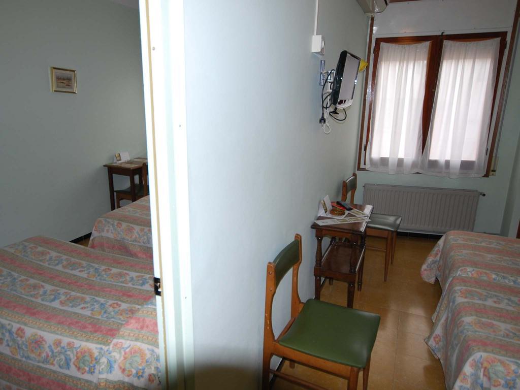 Hostal Fabrellas กัลเดส เด มาลาเวยา ภายนอก รูปภาพ