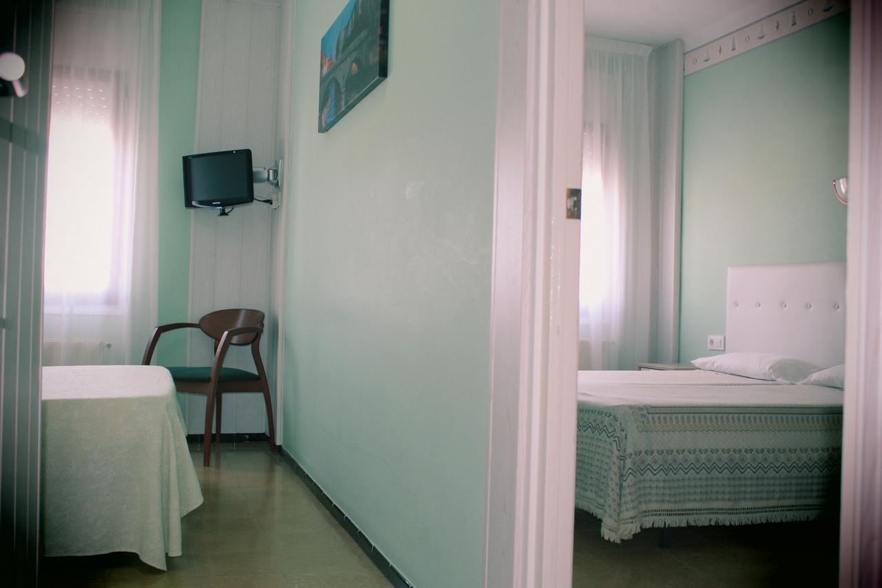 Hostal Fabrellas กัลเดส เด มาลาเวยา ภายนอก รูปภาพ