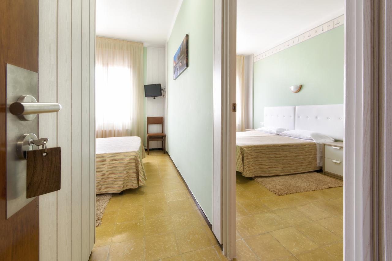 Hostal Fabrellas กัลเดส เด มาลาเวยา ภายนอก รูปภาพ