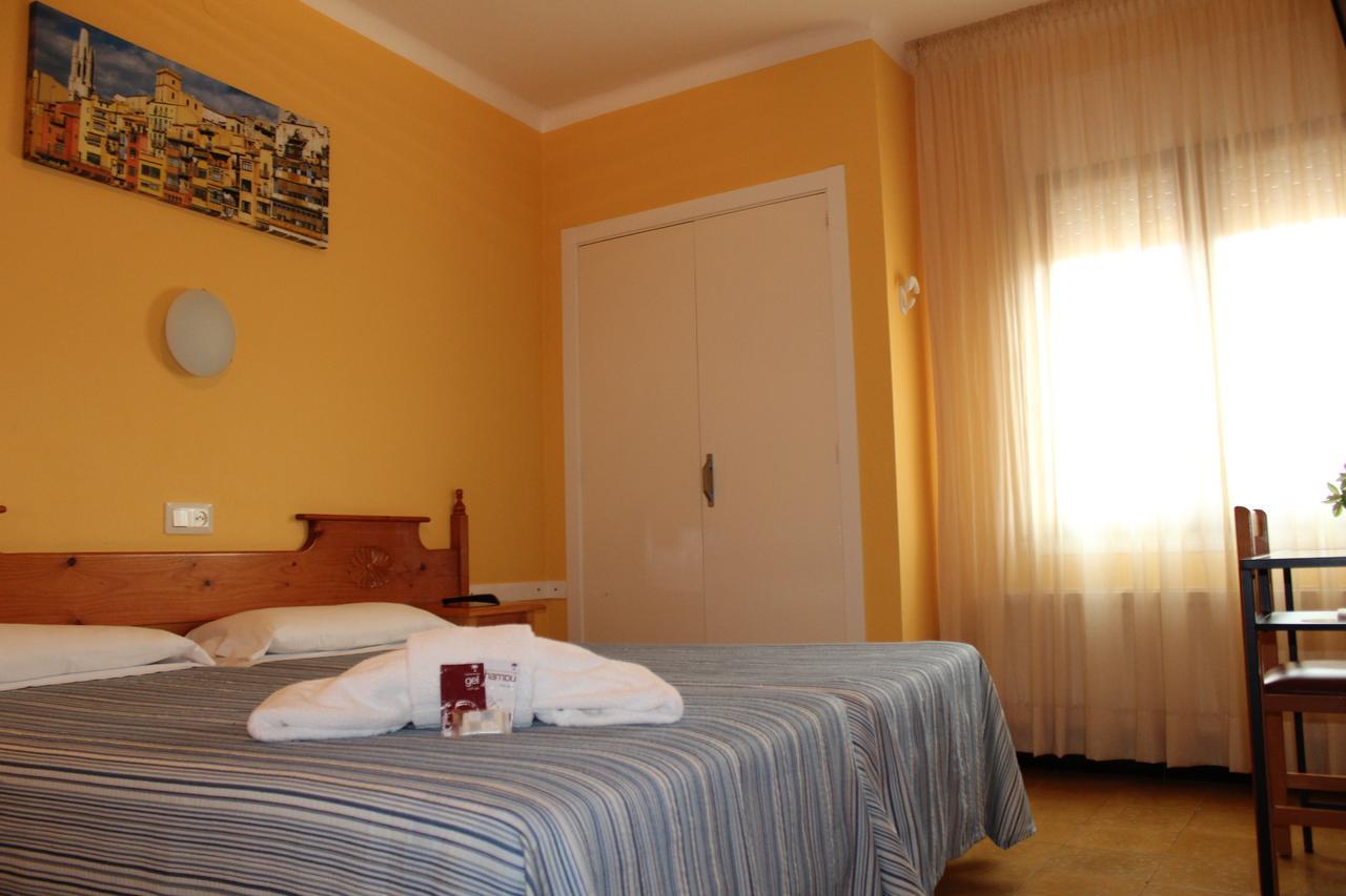 Hostal Fabrellas กัลเดส เด มาลาเวยา ภายนอก รูปภาพ
