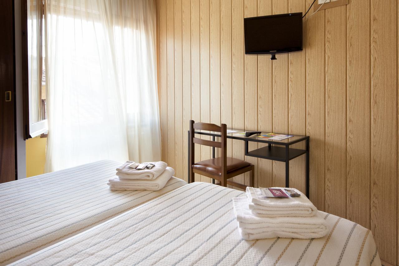 Hostal Fabrellas กัลเดส เด มาลาเวยา ภายนอก รูปภาพ