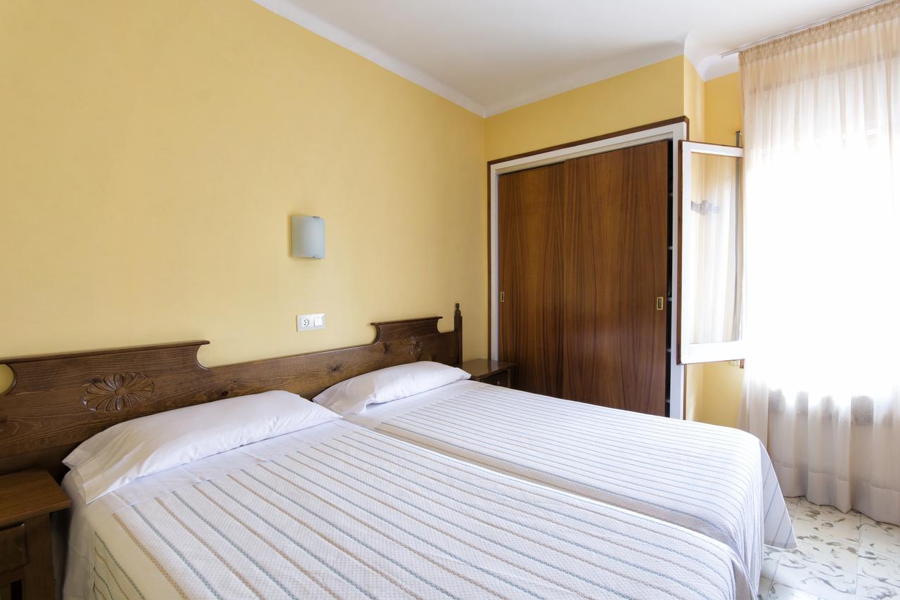 Hostal Fabrellas กัลเดส เด มาลาเวยา ภายนอก รูปภาพ
