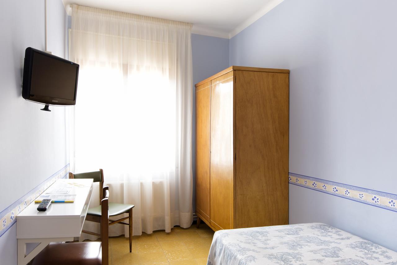 Hostal Fabrellas กัลเดส เด มาลาเวยา ภายนอก รูปภาพ