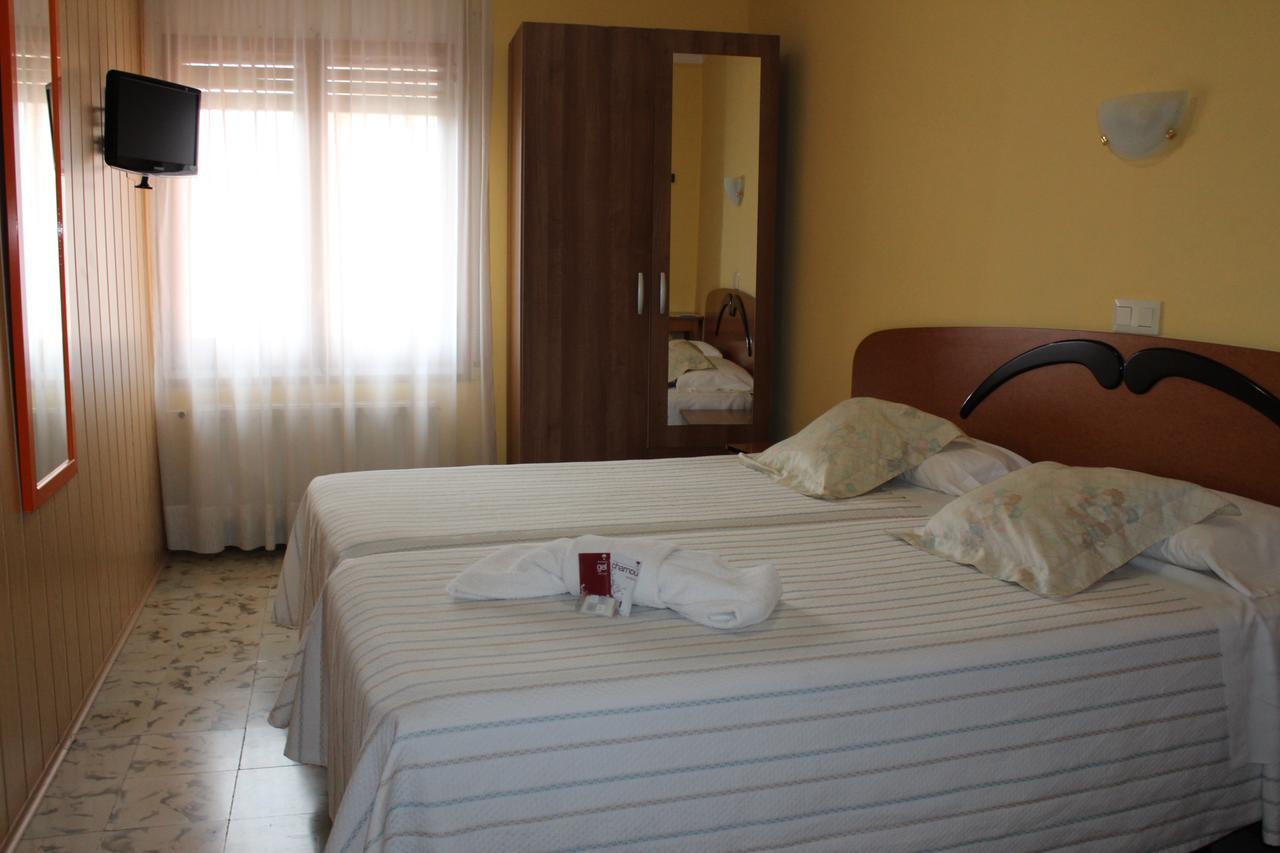 Hostal Fabrellas กัลเดส เด มาลาเวยา ภายนอก รูปภาพ