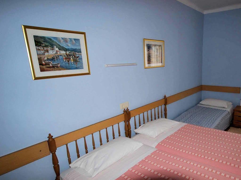 Hostal Fabrellas กัลเดส เด มาลาเวยา ภายนอก รูปภาพ