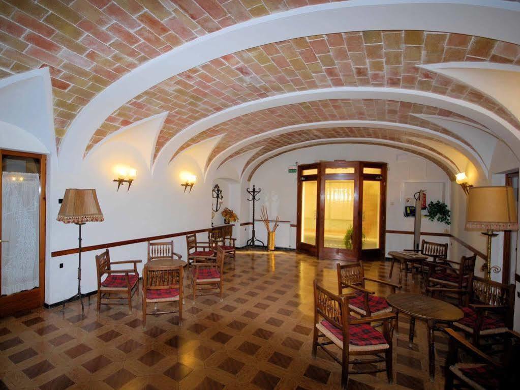 Hostal Fabrellas กัลเดส เด มาลาเวยา ภายนอก รูปภาพ